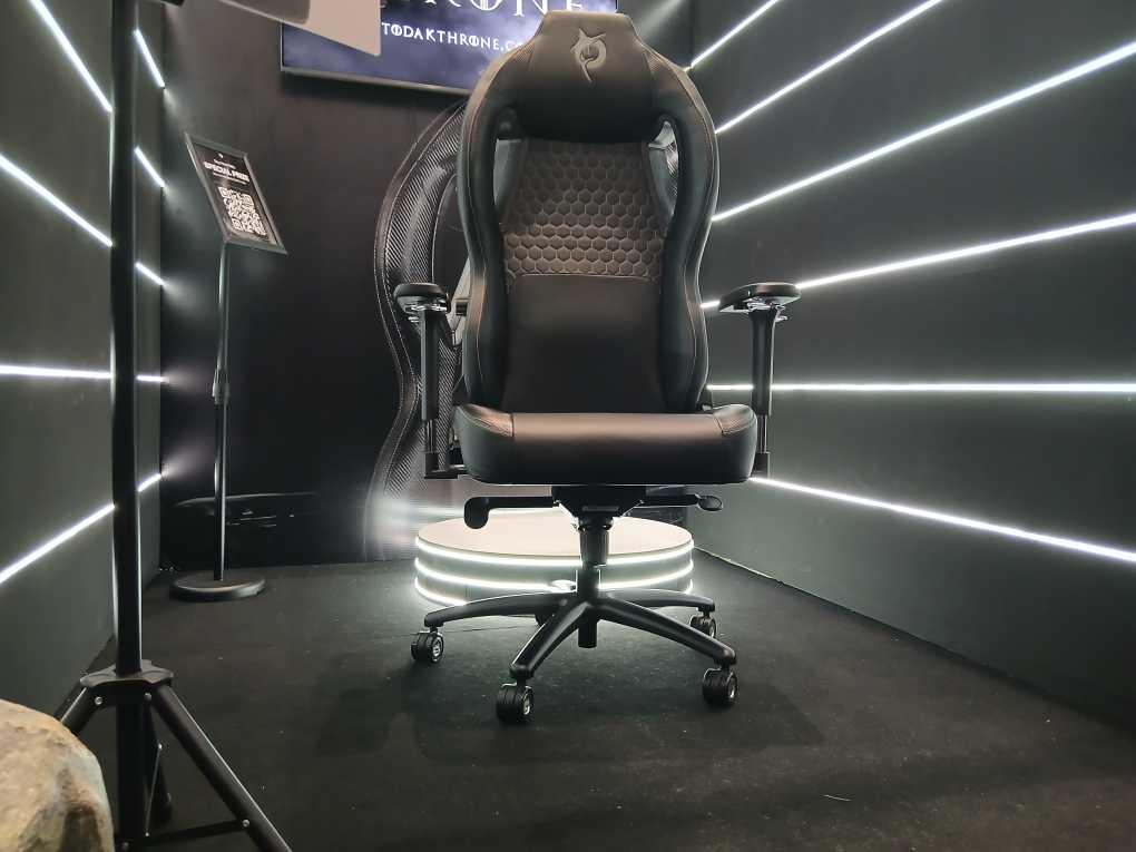 Main Sambil Produktif, Dua Hal yang Menyatu Bareng Gaming Chair Todak Throne