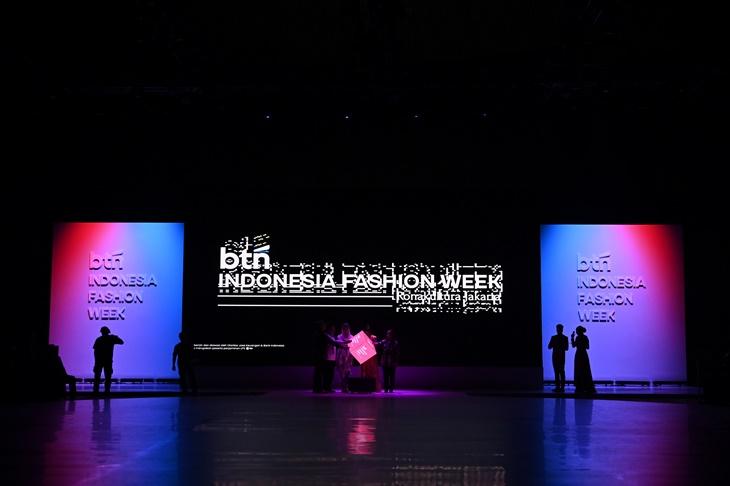 Ragam Kultur Jakarta di IFW 2025: 'Ronakultura' Menyihir Runway
